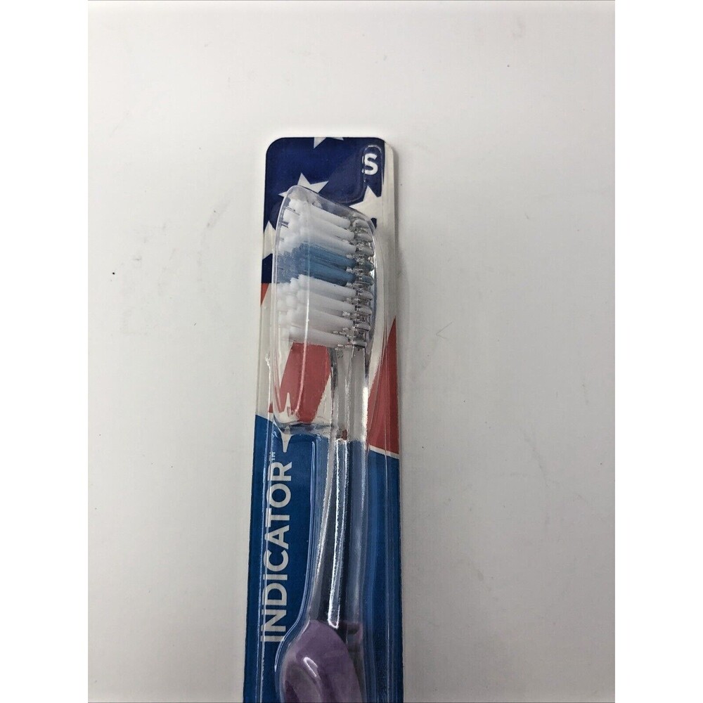 Oral-B Indicator Contour Clean Soft Toothbrush, Purple Soft - Picture 2 of 5